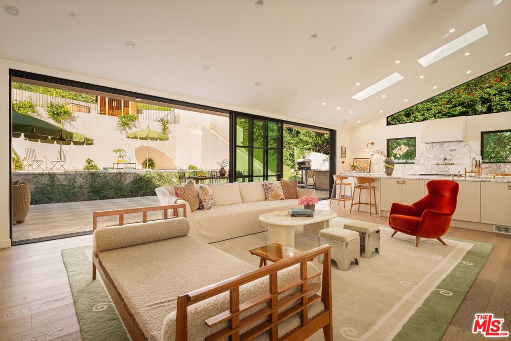 3640 Mandeville Canyon Road Property Photo 7