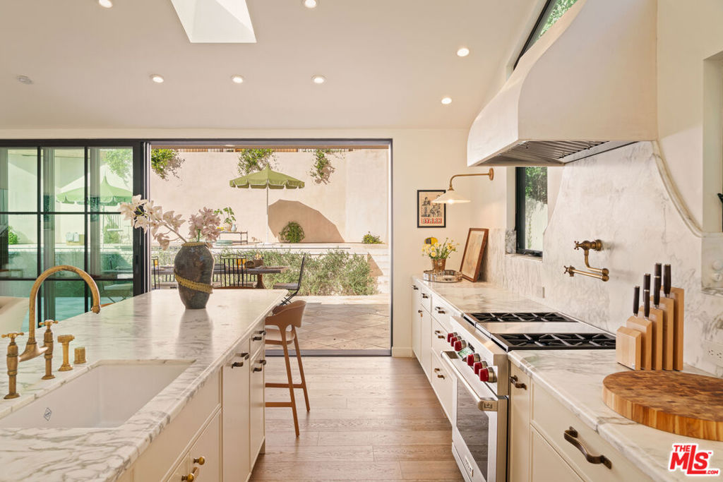 3640 Mandeville Canyon Road Property Photo 11