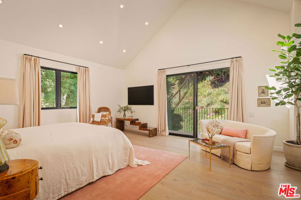 3640 Mandeville Canyon Road Property Photo 20