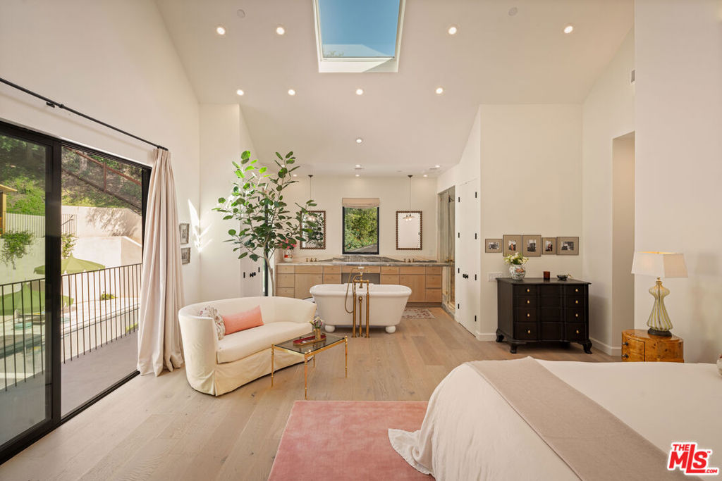 3640 Mandeville Canyon Road Property Photo 21