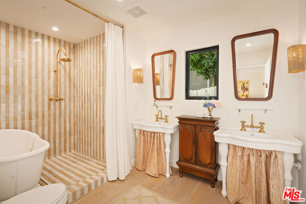 3640 Mandeville Canyon Road Property Photo 27