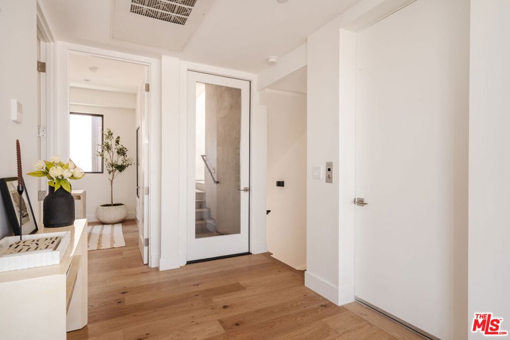 1245 N Formosa Avenue B Property Photo 25