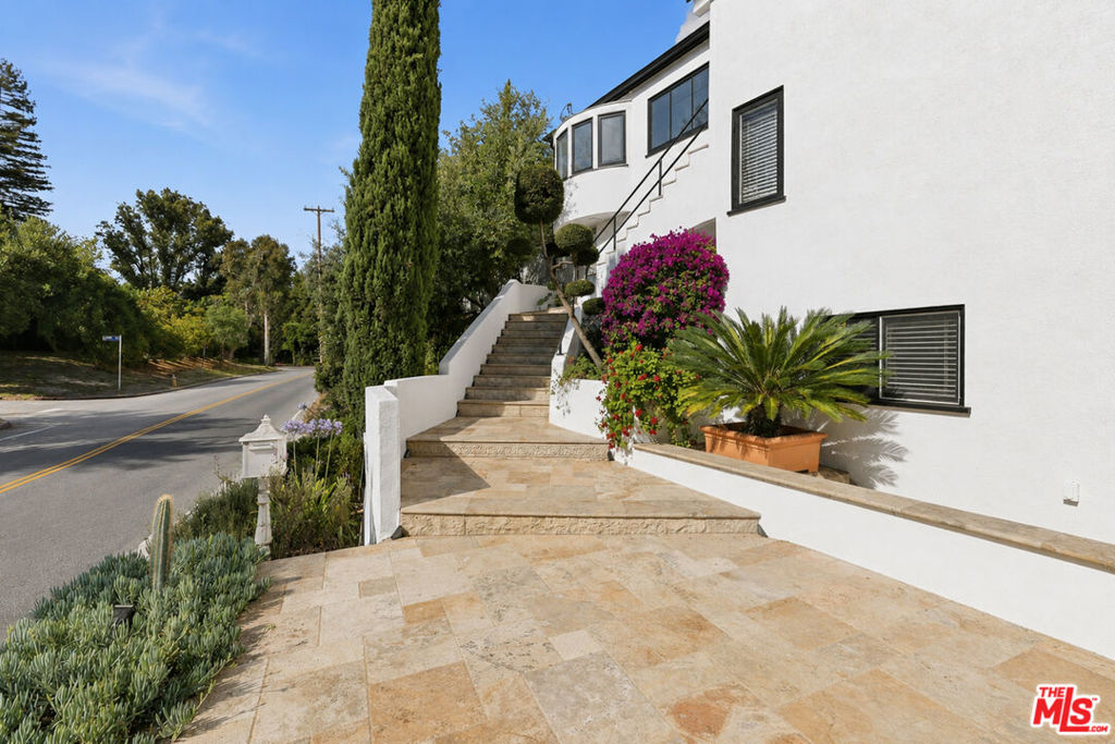 2300 Benedict Canyon Drive Property Photo 44