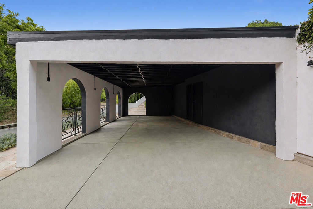 2300 Benedict Canyon Drive Property Photo 46