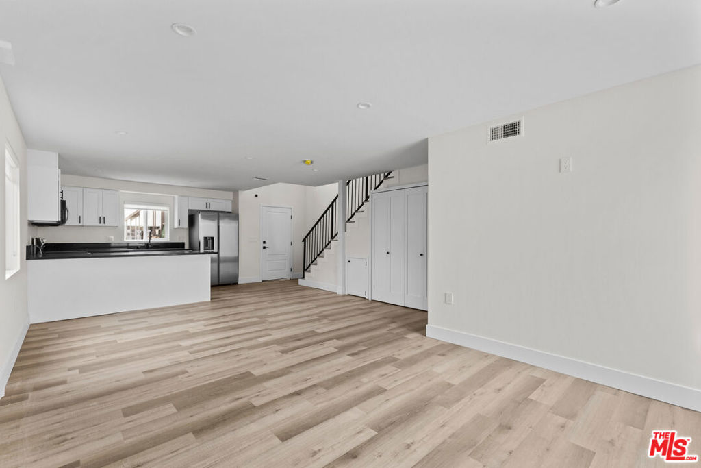 546 N Genesee Avenue Property Photo 1