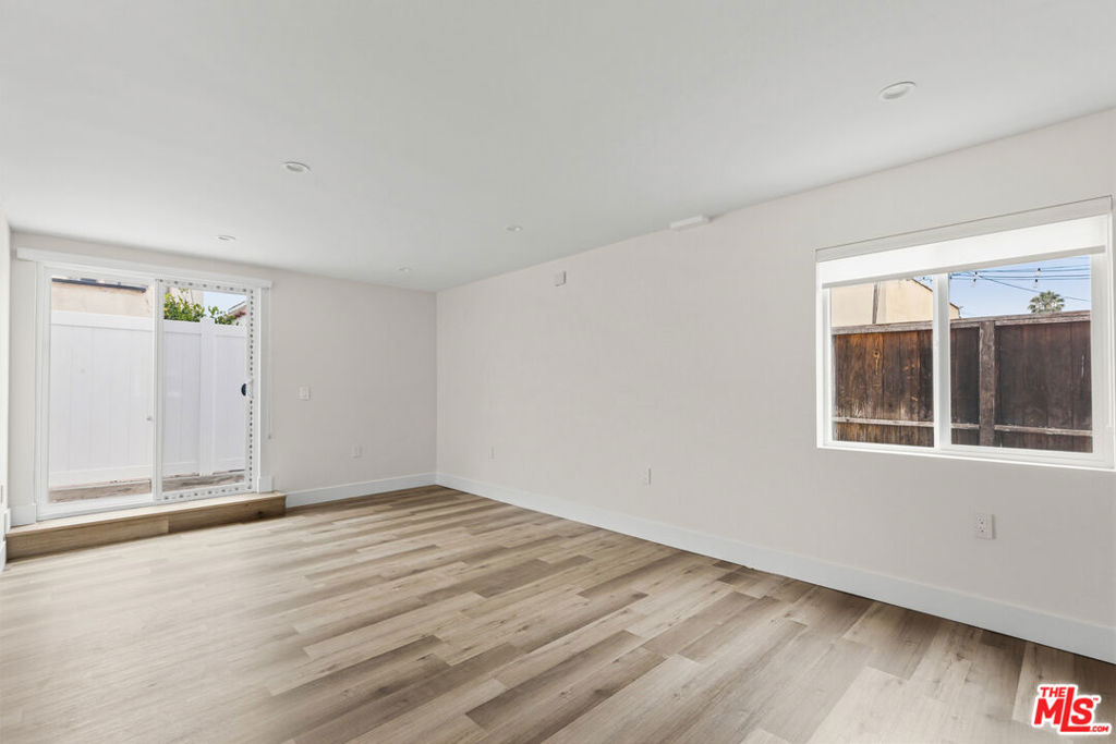 546 N Genesee Avenue Property Photo 3