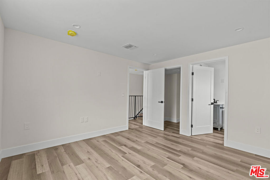 546 N Genesee Avenue Property Photo 7