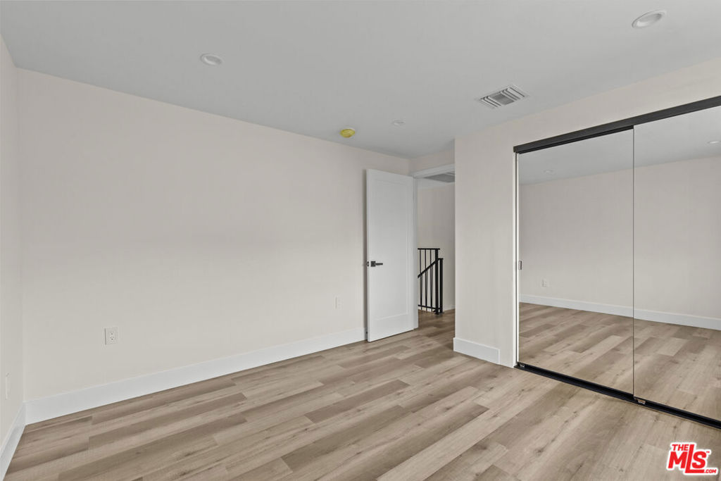 546 N Genesee Avenue Property Photo 11