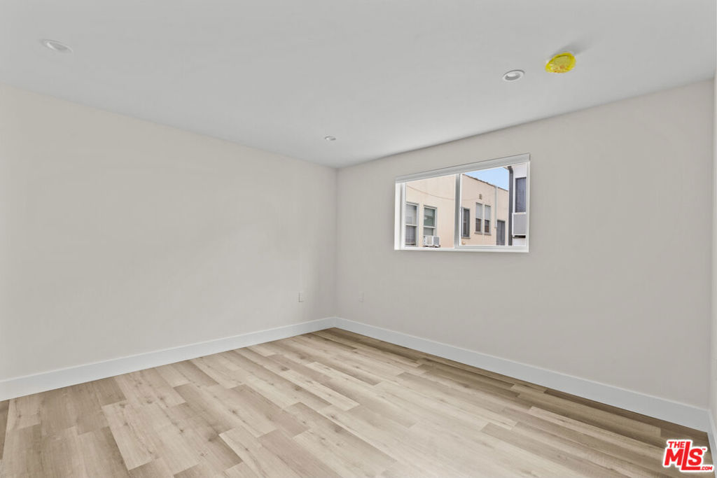 546 N Genesee Avenue Property Photo 12