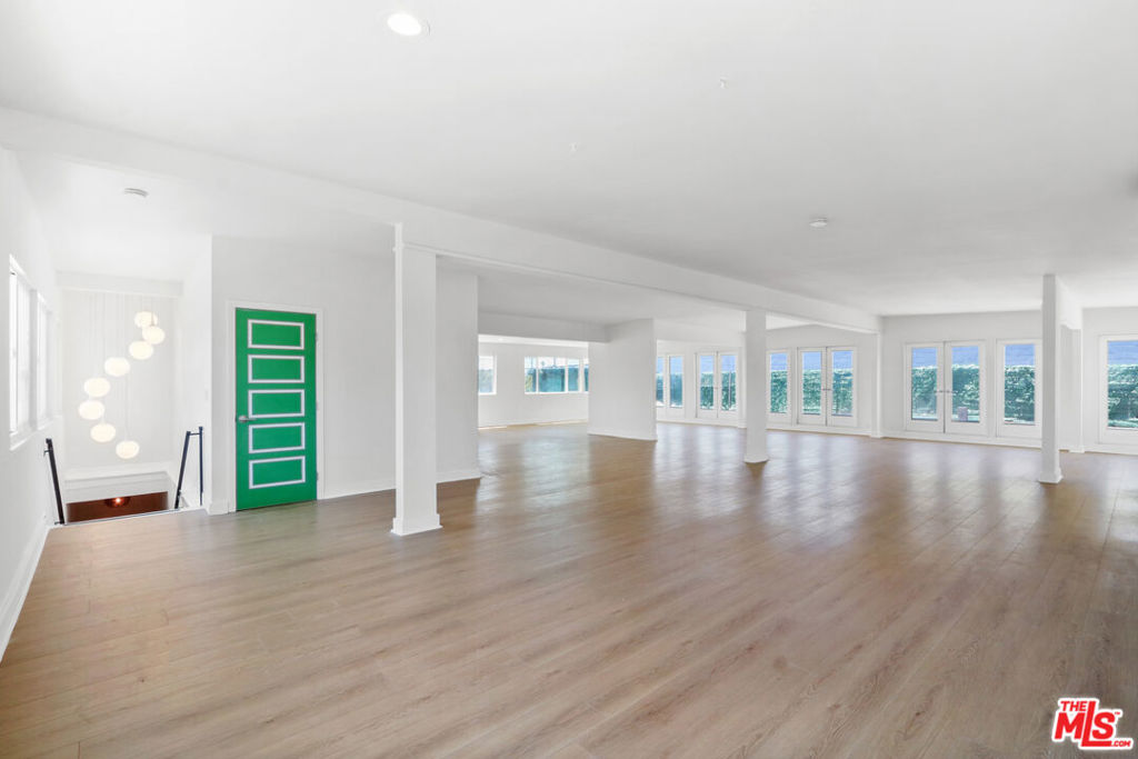 12926 Venice Boulevard Property Photo 3