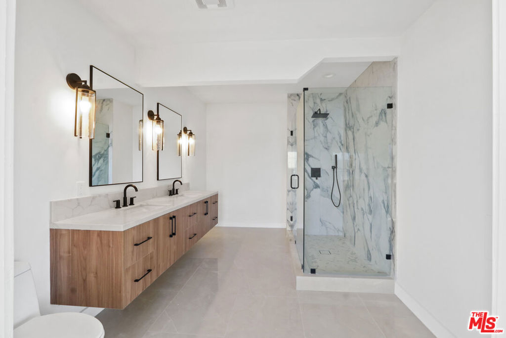 12926 Venice Boulevard Property Photo 7