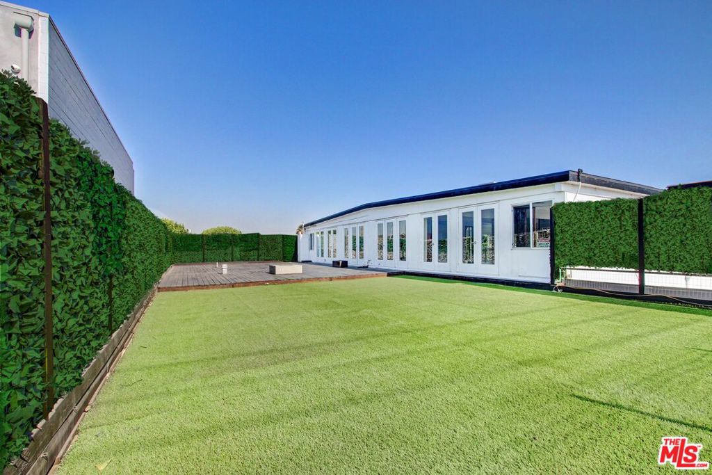 12926 Venice Boulevard Property Photo 10