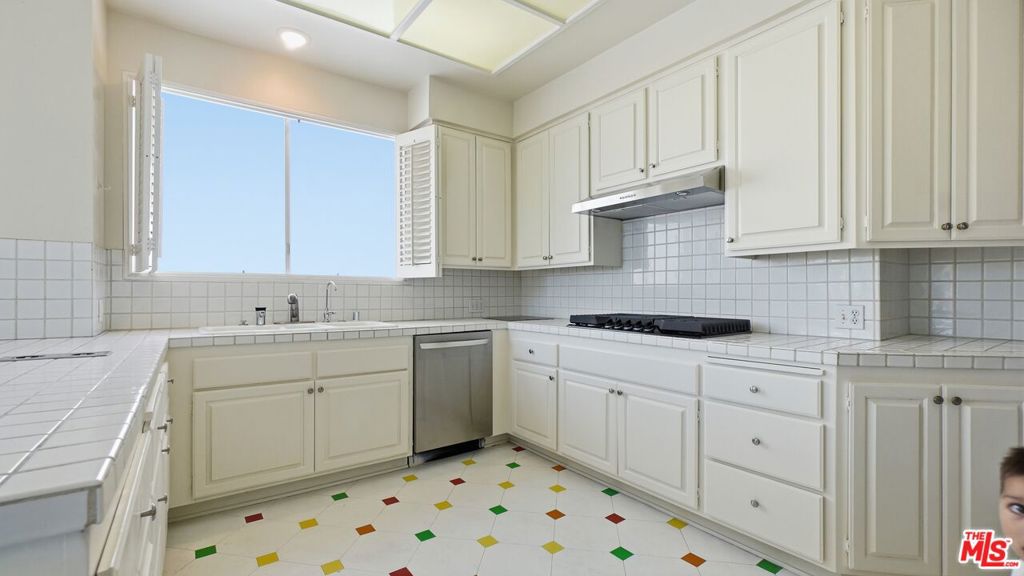 1220 Roxbury Drive 302 Property Photo 15
