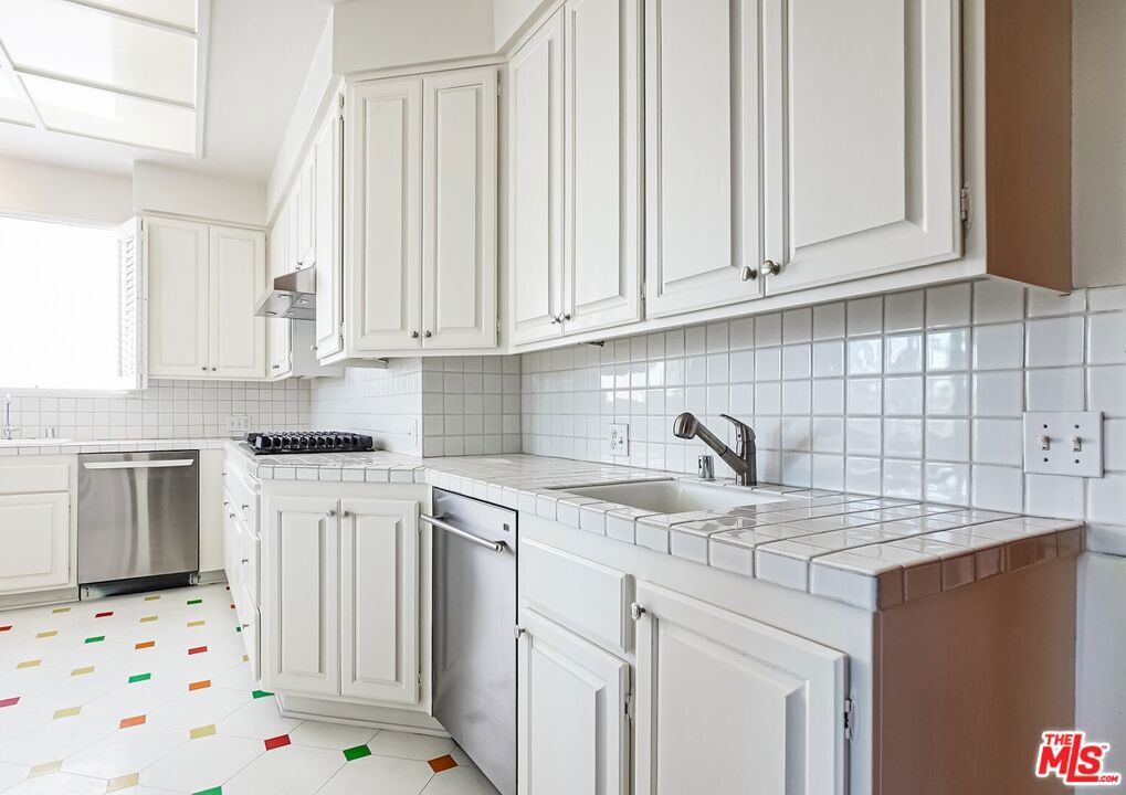 1220 Roxbury Drive 302 Property Photo 21