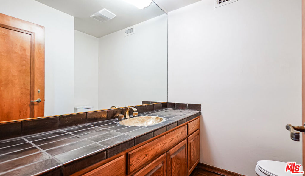 1220 Roxbury Drive 302 Property Photo 22