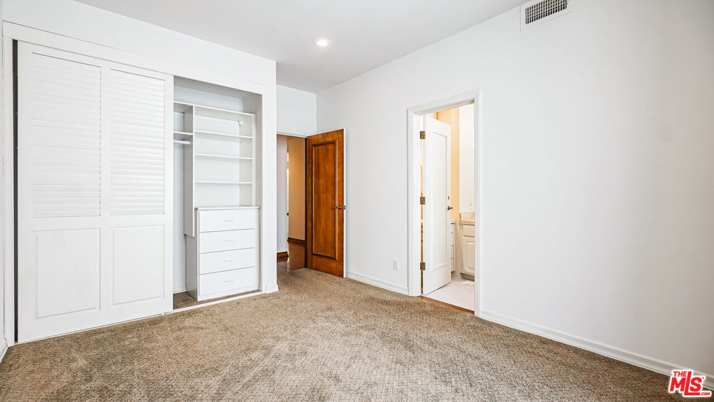 1220 Roxbury Drive 302 Property Photo 38