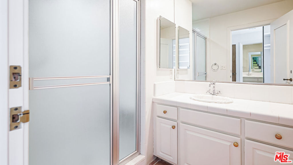 1220 Roxbury Drive 302 Property Photo 39