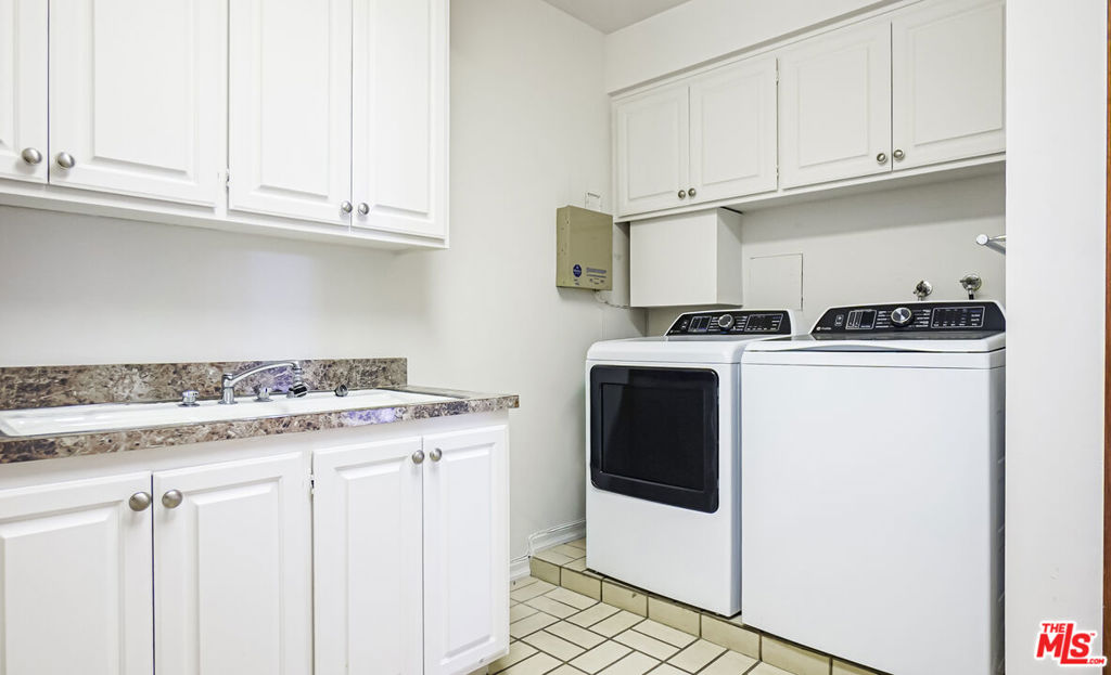 1220 Roxbury Drive 302 Property Photo 43