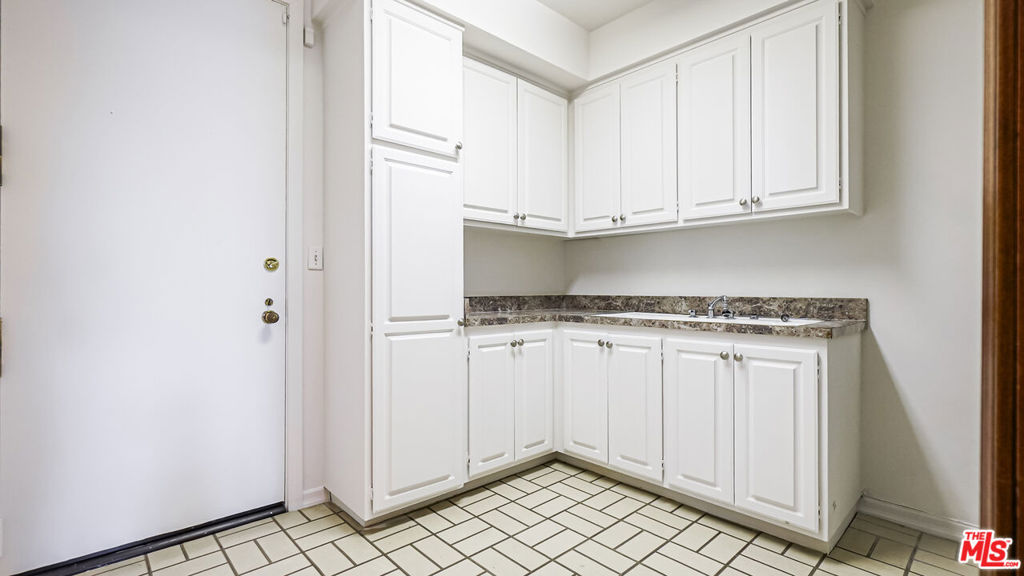 1220 Roxbury Drive 302 Property Photo 44