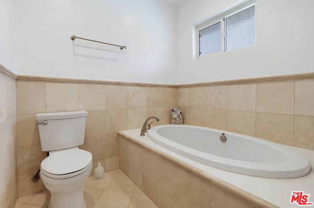 991 Montgomery Court Property Photo 13