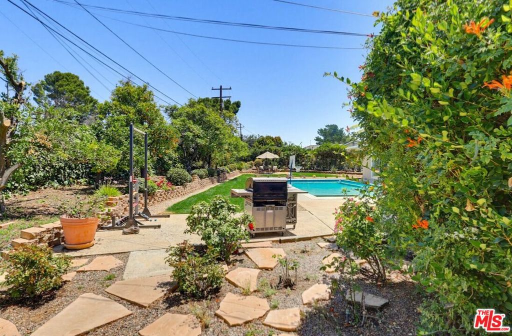 991 Montgomery Court Property Photo 16