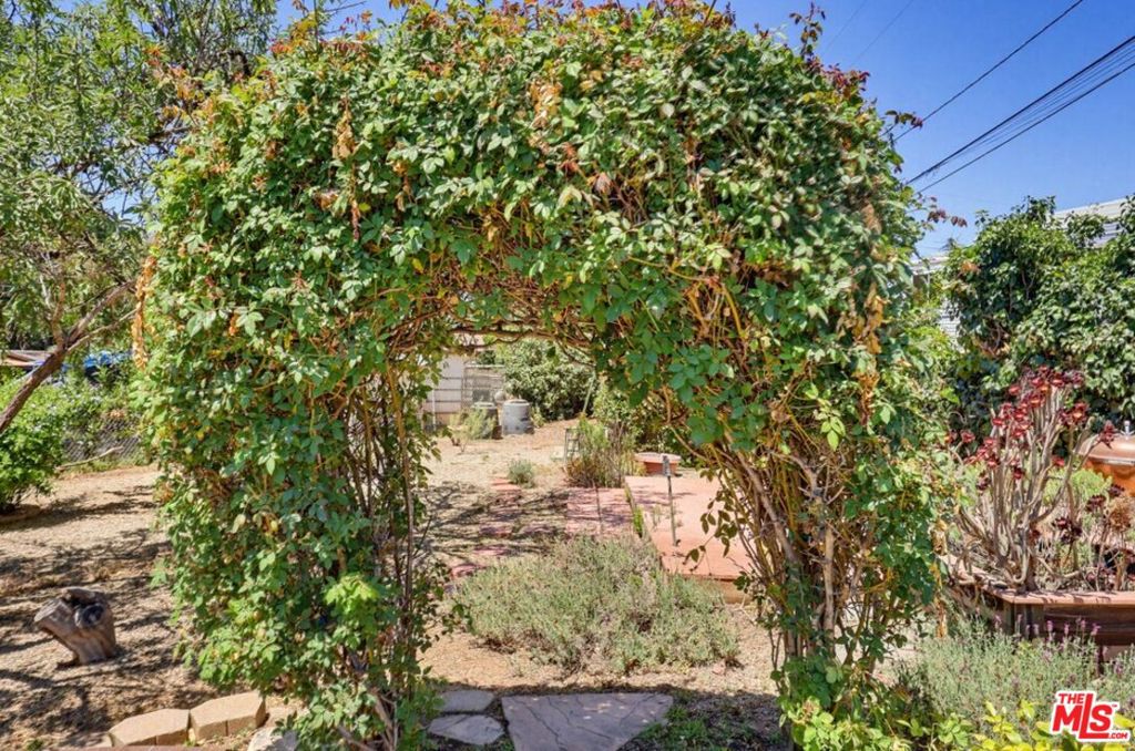 991 Montgomery Court Property Photo 18