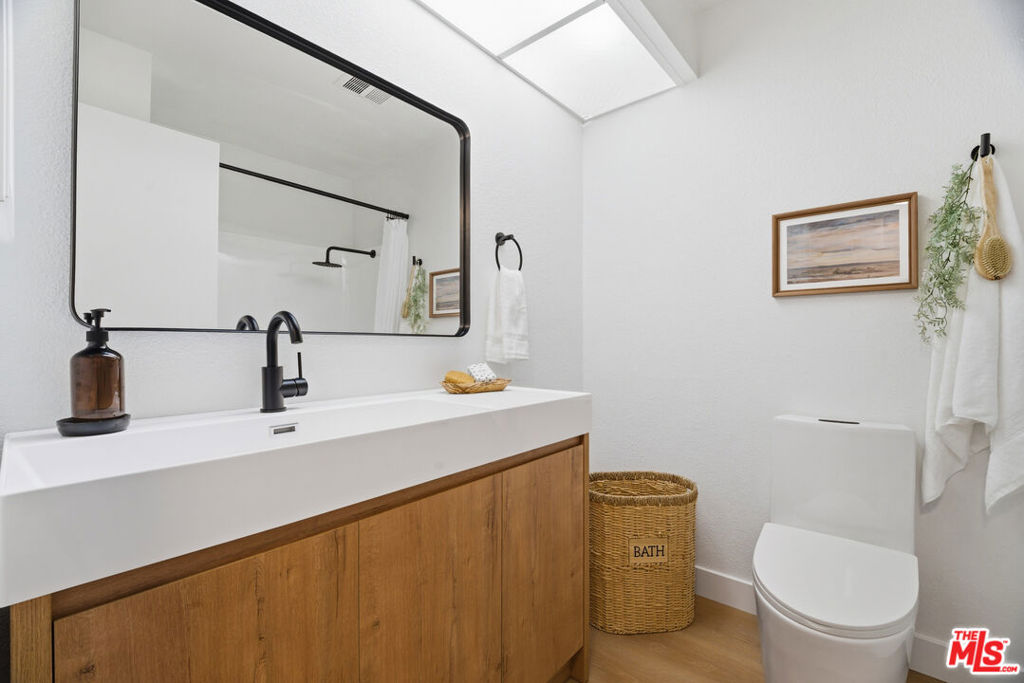 7312 Corbin Avenue J Property Photo 9