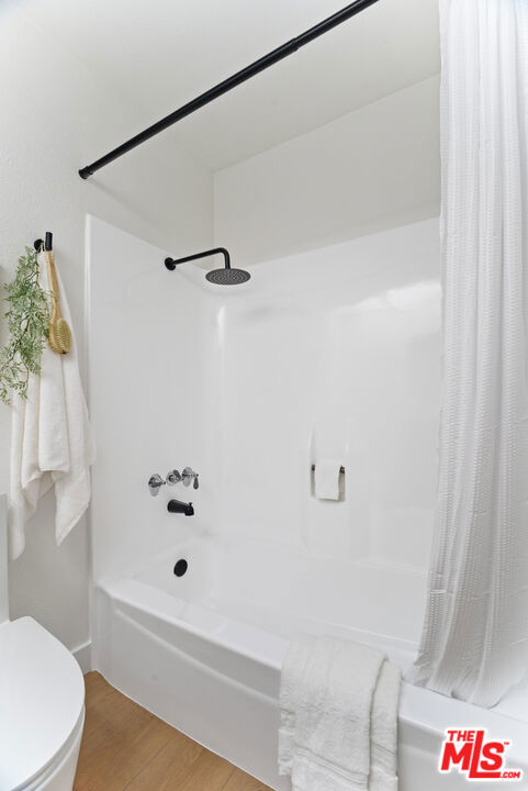 7312 Corbin Avenue J Property Photo 10