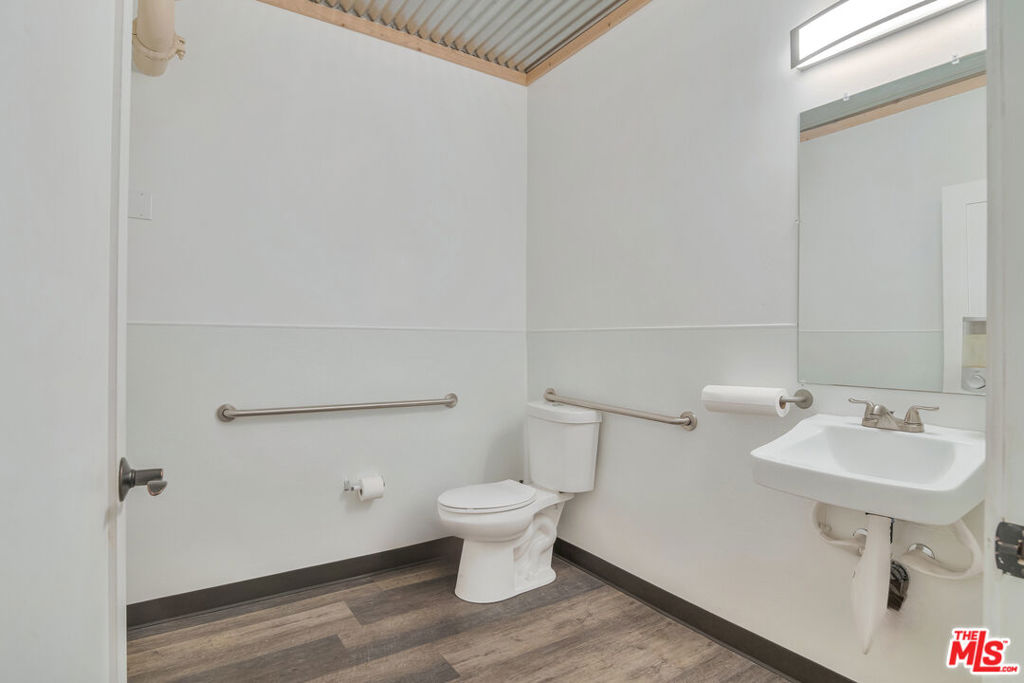 203 W Central Avenue Property Photo 4