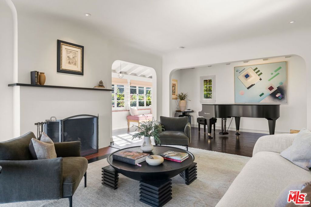 4778 Bonvue Avenue Property Photo 3