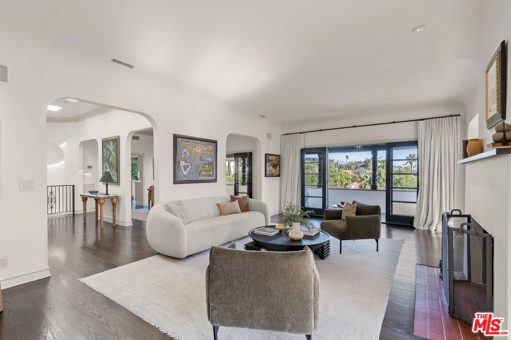 4778 Bonvue Avenue Property Photo 4