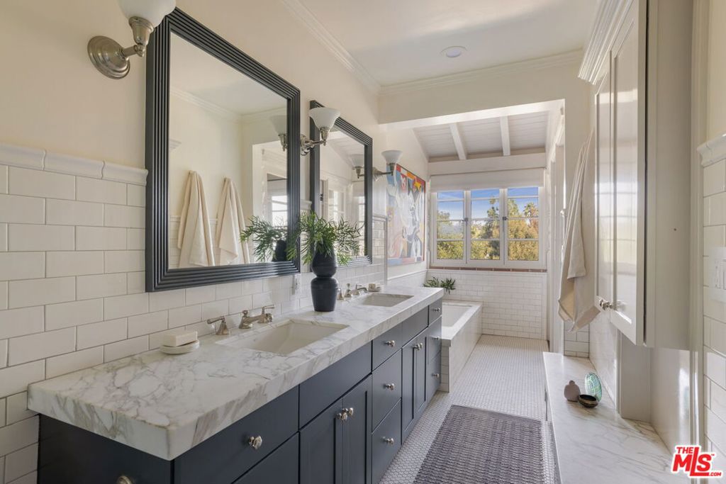 4778 Bonvue Avenue Property Photo 17