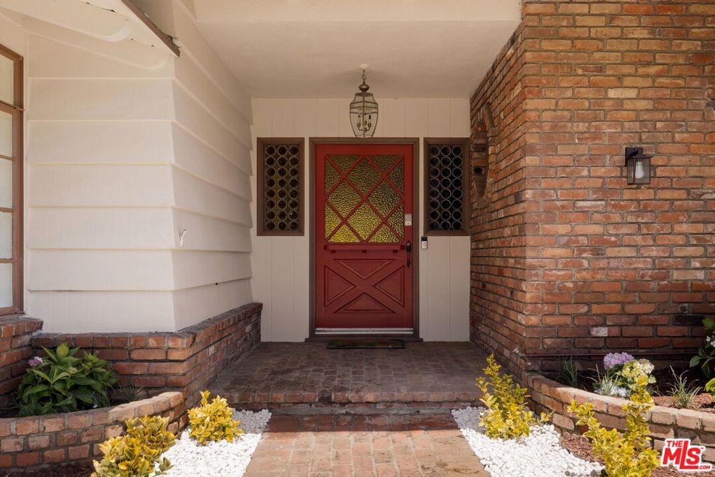 2158 Stradella Road Property Photo 3