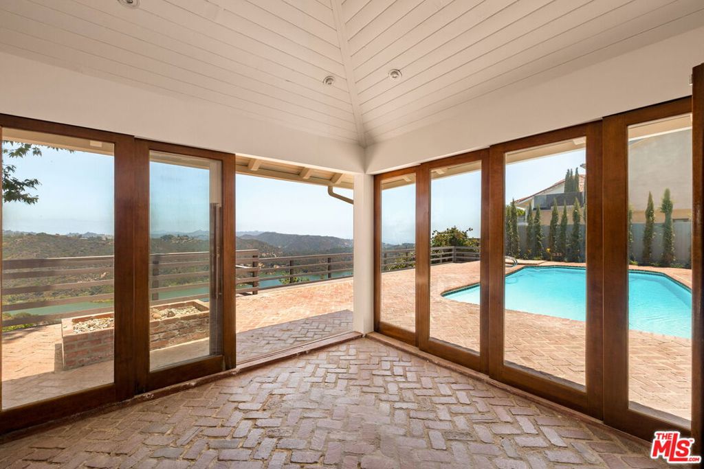 2158 Stradella Road Property Photo 7