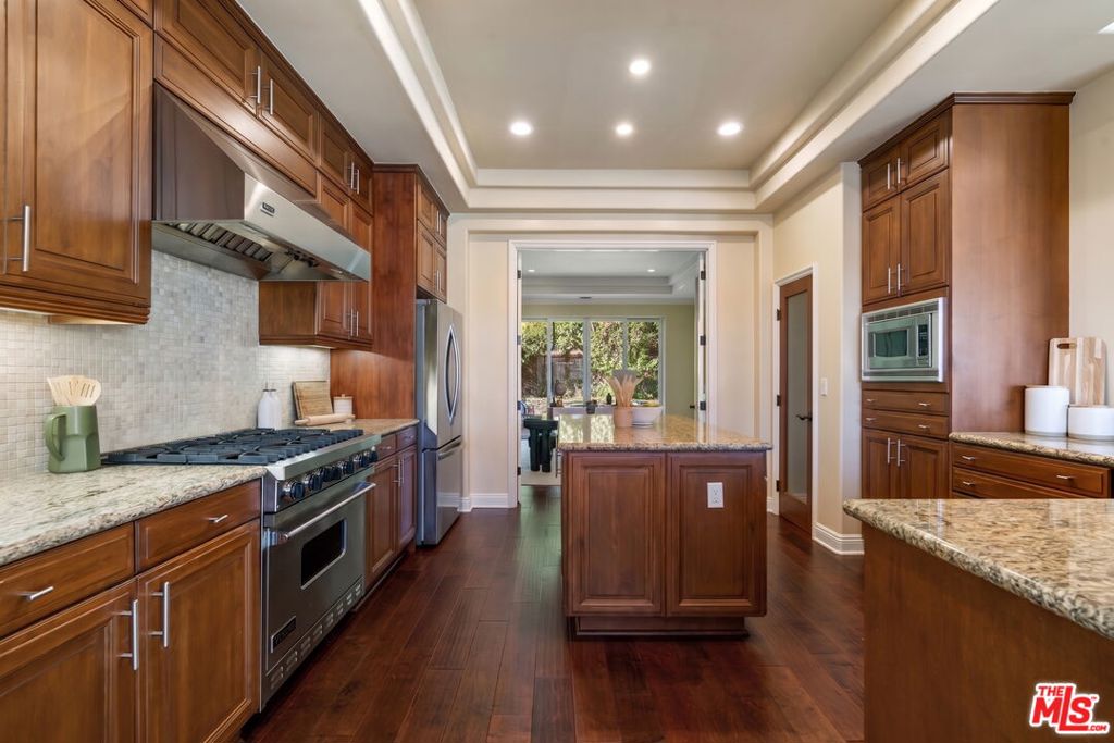 23963 De Ville Way Property Photo 10