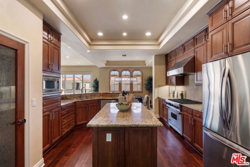 23963 De Ville Way Property Photo 11