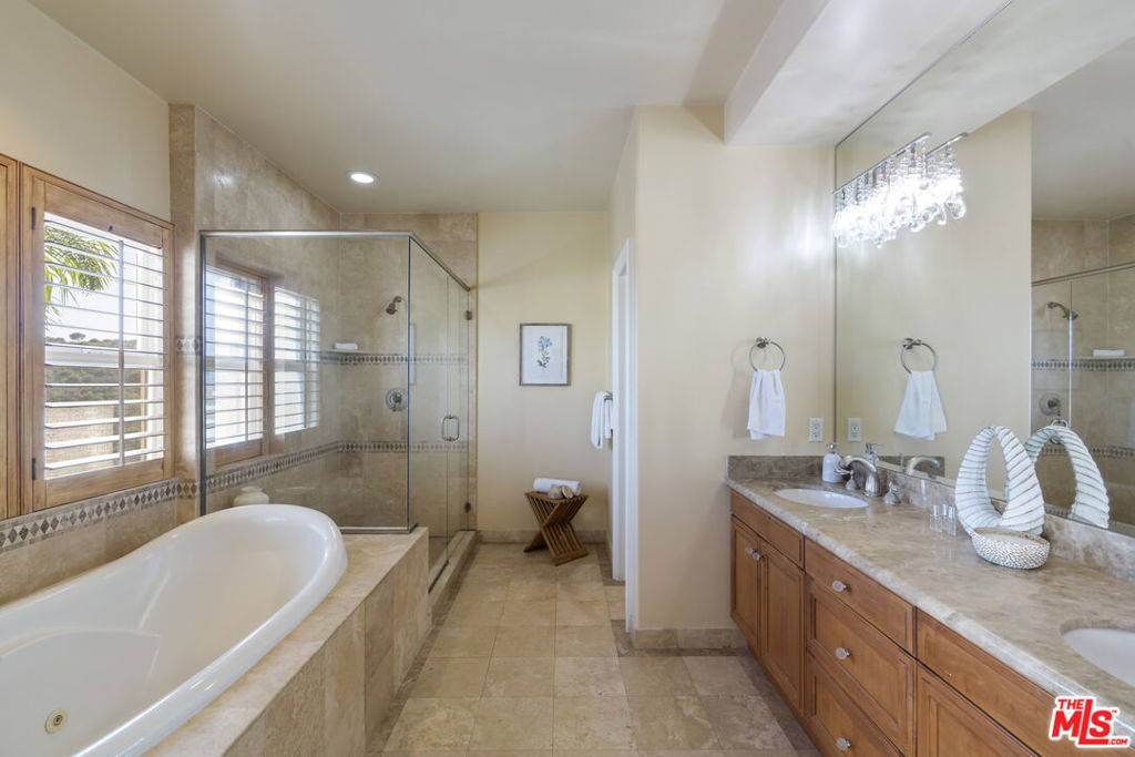 23963 De Ville Way Property Photo 25