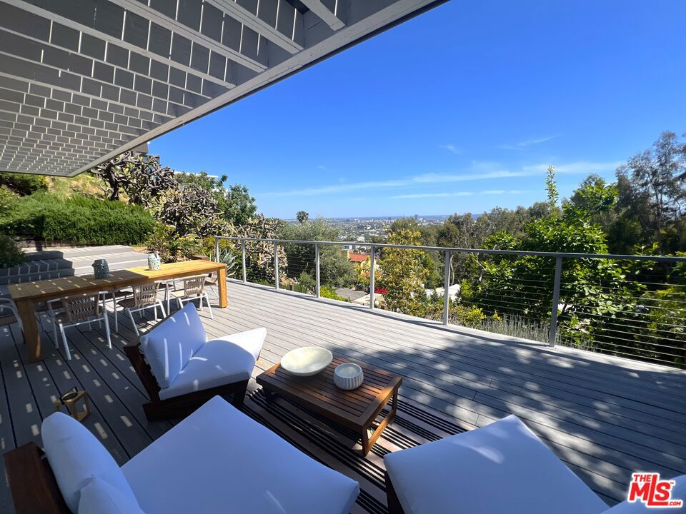 8376 Hollywood Boulevard Property Photo 1