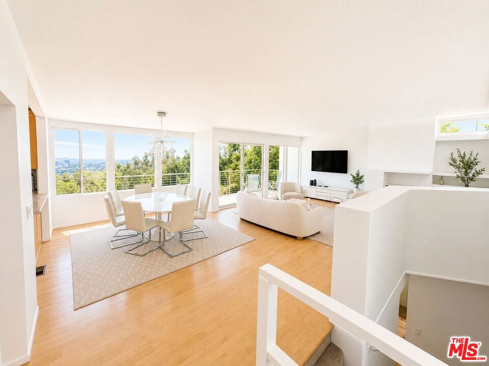 8376 Hollywood Boulevard Property Photo 3