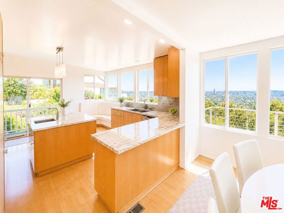 8376 Hollywood Boulevard Property Photo 5
