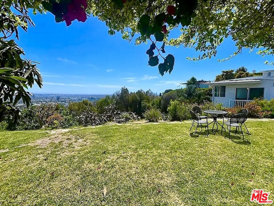 8376 Hollywood Boulevard Property Photo 6