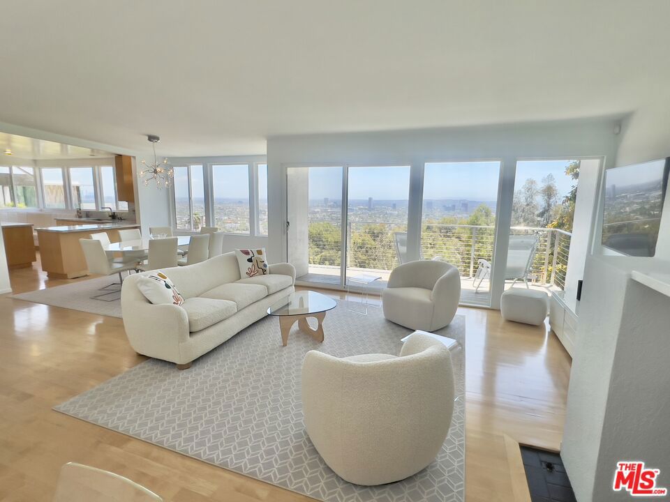 8376 Hollywood Boulevard Property Photo 8