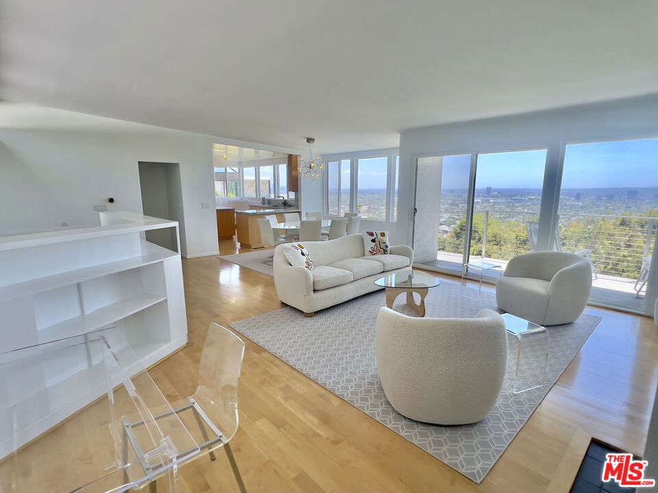 8376 Hollywood Boulevard Property Photo 13