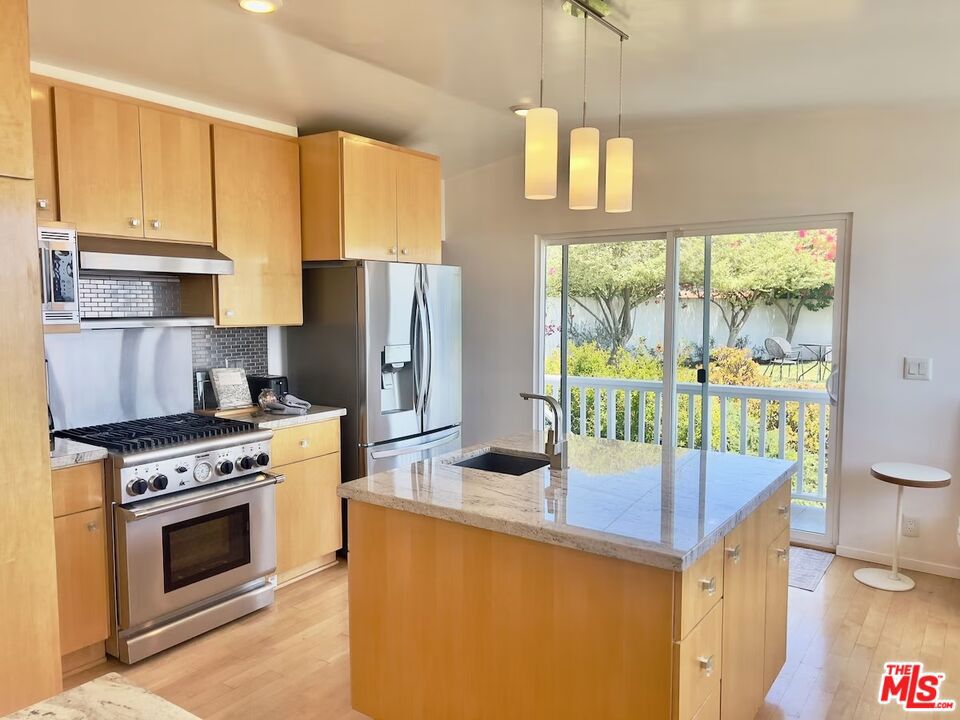 8376 Hollywood Boulevard Property Photo 15