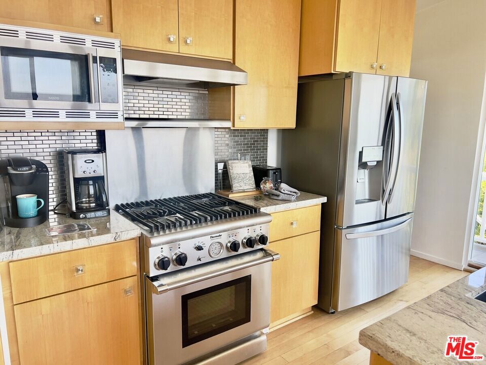 8376 Hollywood Boulevard Property Photo 16