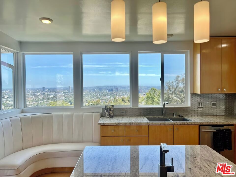 8376 Hollywood Boulevard Property Photo 17