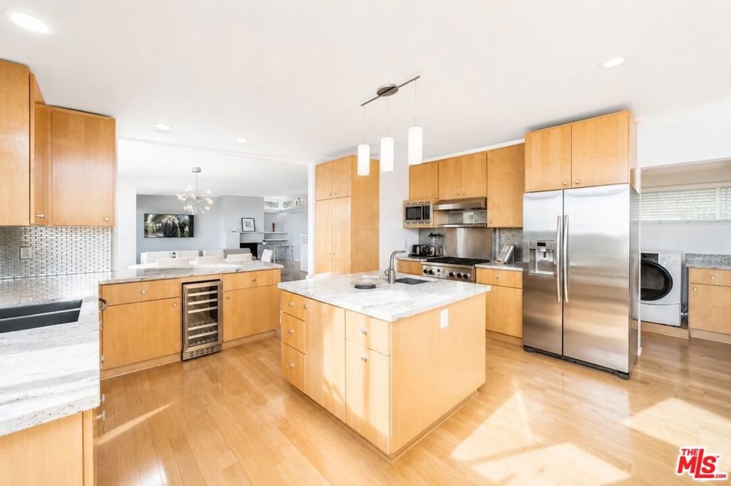 8376 Hollywood Boulevard Property Photo 18