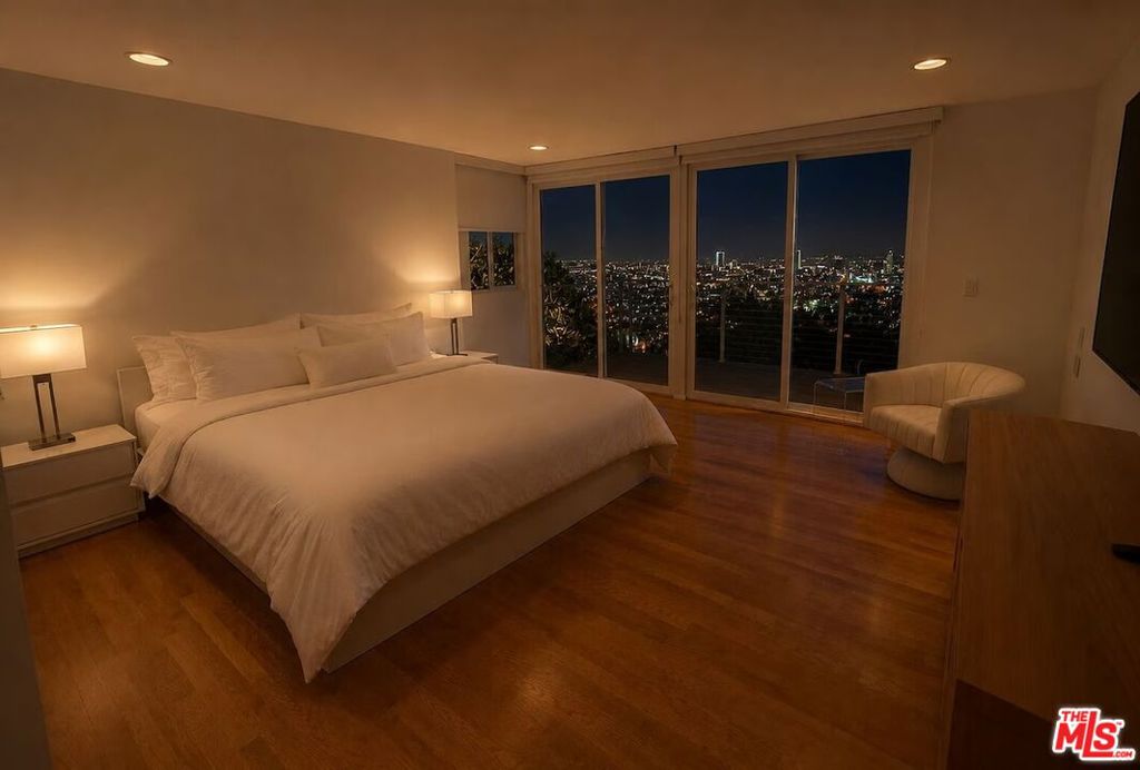 8376 Hollywood Boulevard Property Photo 30