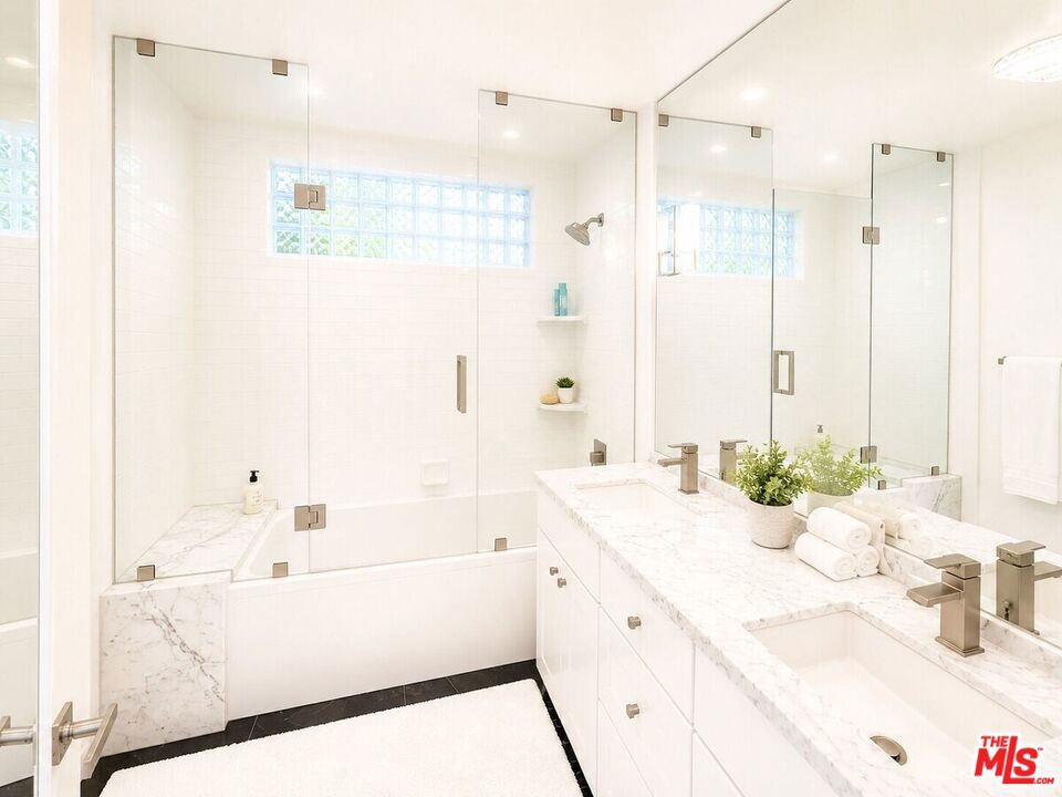 8376 Hollywood Boulevard Property Photo 31