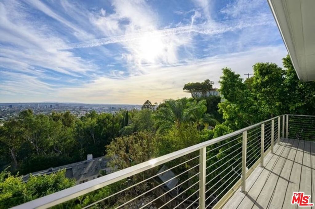 8376 Hollywood Boulevard Property Photo 35